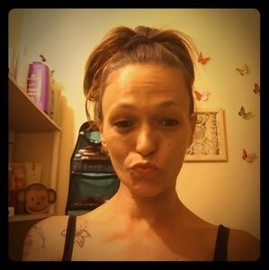 Meet your Posher, Crystal